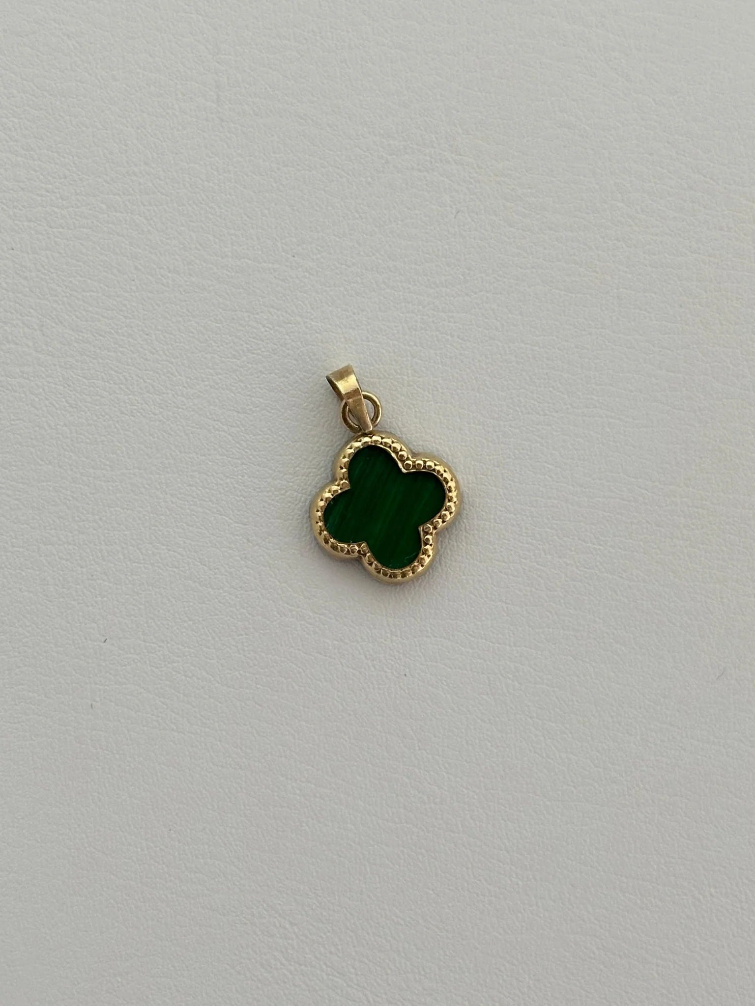 Dije trebol verde